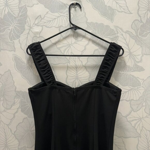 Large Short Black Dress with Exaggerated Décolletage - Picture 6 of 10